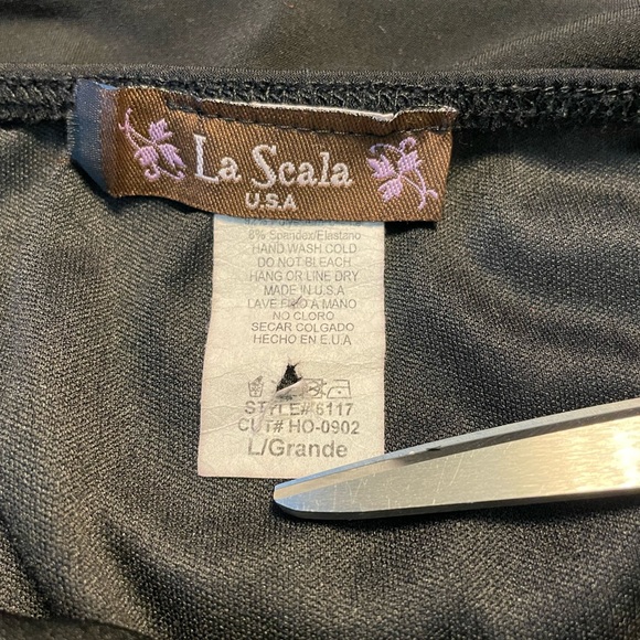 La Scala Halter Handkerchief Hem Dress - Picture 6 of 6